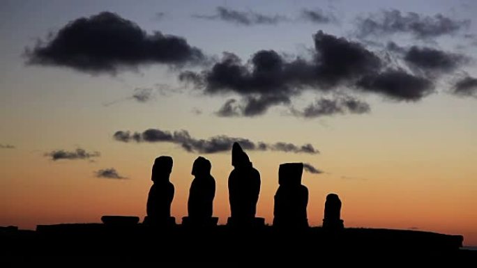 智利复活节岛日落延时摩艾雕像