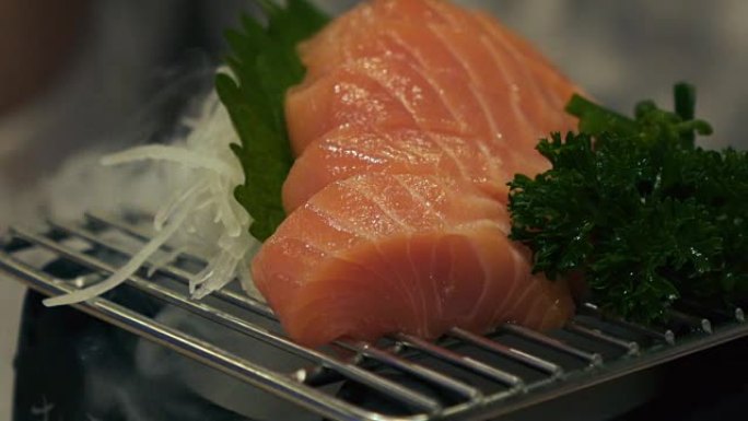 鲑鱼寿司鱼生特写镜头日料料理鱼肉纹理