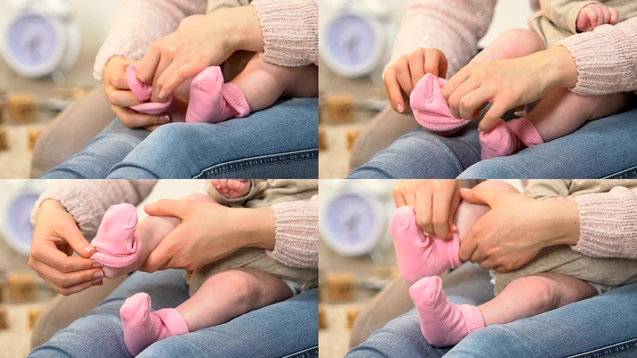 妈妈穿上小可爱女婴粉色袜子，天然服装材料