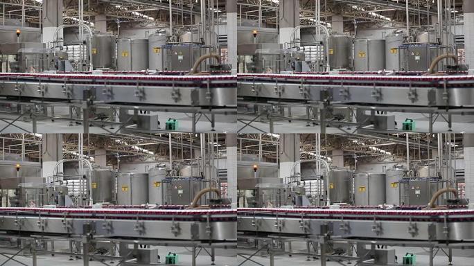 生产线上的饮料罐自动化工厂现代化工厂生产