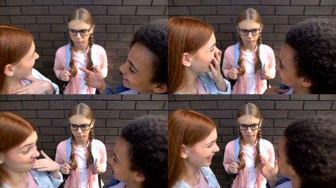 女学生嘲笑戴眼镜的同学剧情演绎