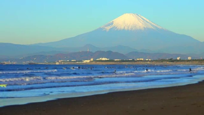 富士山冲浪者晨间海滩