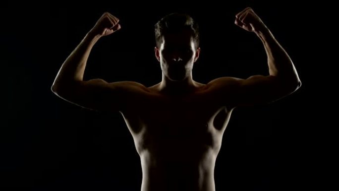 强壮的男性展示二头肌，健美挑战，运动