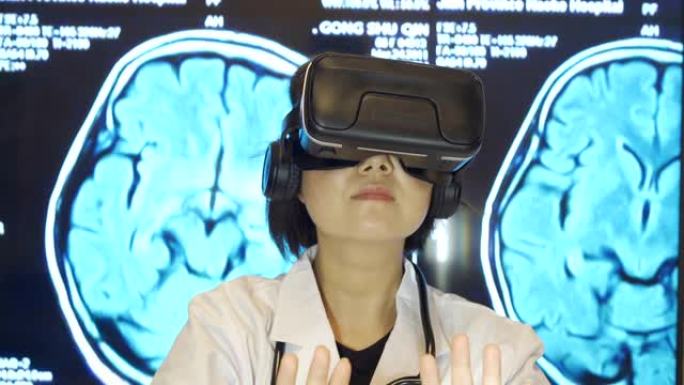 虚拟现实女医生寻找CT扫描图像