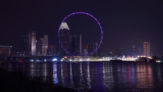 放大新加坡传单的时光倒流，夜景中的摩天大楼