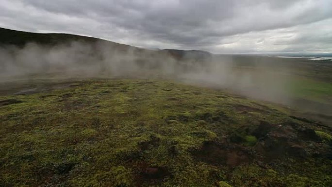 冰岛的地热能云海流云雾气山峰山顶