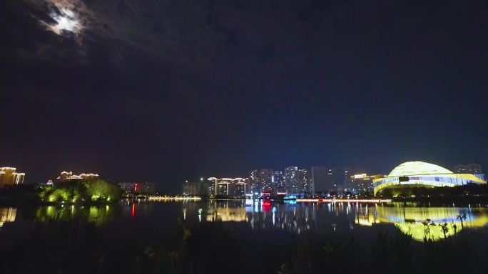 广西贺州夜景中秋爱莲湖夜景月亮延时摄影