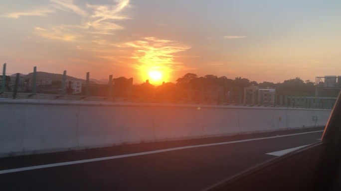 夕阳高速公路咸蛋黄日落