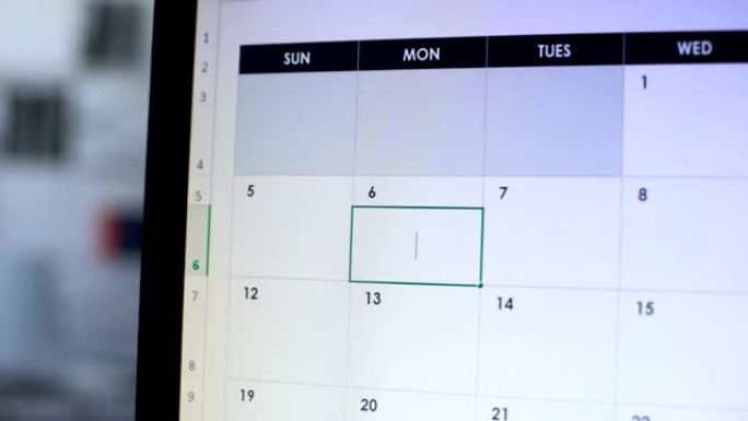 策划商务旅行的人，在电脑日历上做笔记，时间管理