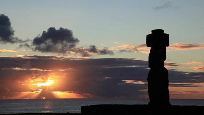 日落时的Moai雕像，视频蒙太奇，复活节岛，智利
