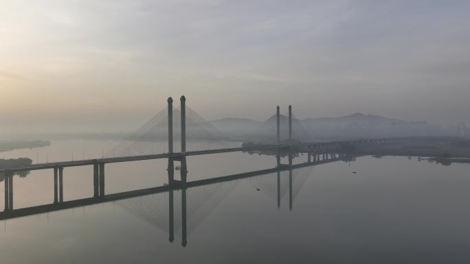航拍襄阳汉江卧龙大桥清晨日出城市自然风光