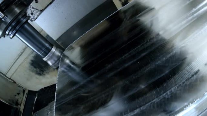 电脑操作的工业机器的LD喷嘴切割金属块的上层