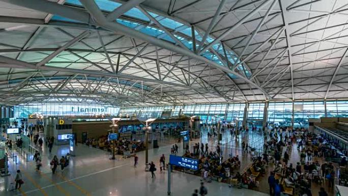 旅客在登机区仁川国际机场的延时。仁川国际机场是韩国最大的机场，位于韩国首尔市附近