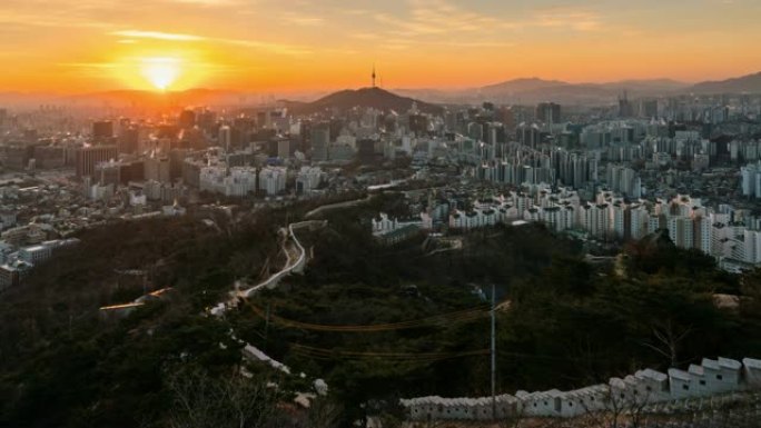 首尔市中心天际线的延时日出场景