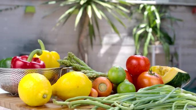 户外厨房的水果和蔬菜