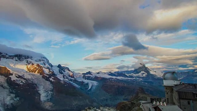 背景中的Gornergrat和Matterhorn火车站