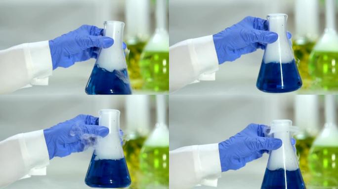 实验室工作人员戴着手套，用蓝色沸腾液体搅拌烧瓶，药理学