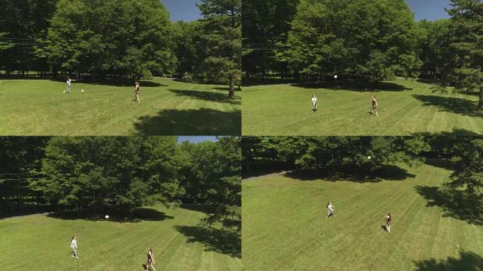 十几岁的女孩和年轻的女人在草坪上打排球。低空空中无人机视频