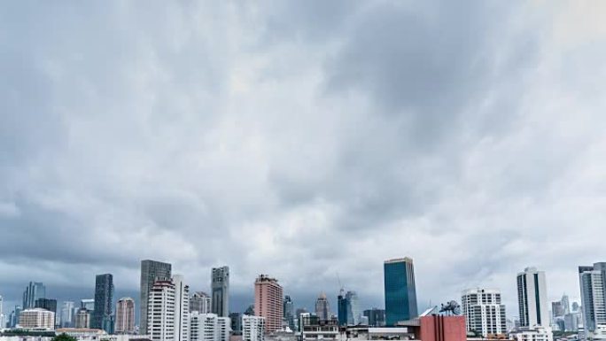 下雨前，时间流逝的云漂浮在城市上空。