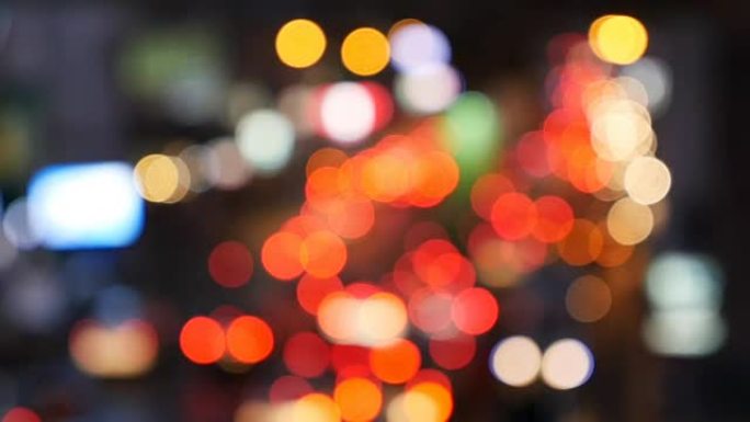 交通和灯光的焦点五颜六色霓虹灯光斑