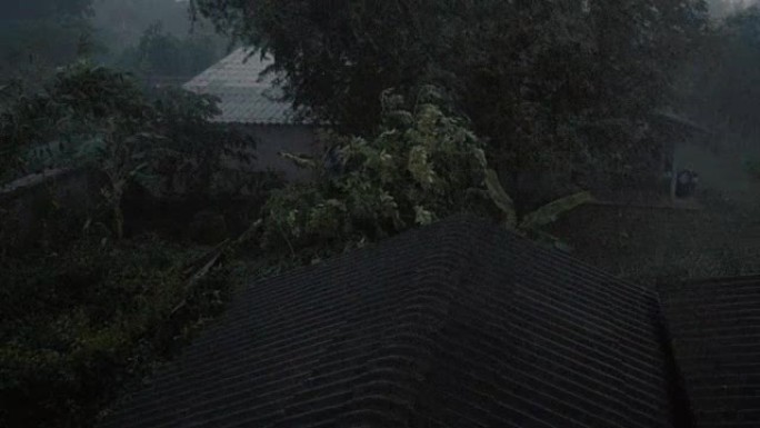 高清慢镜头:雨打在屋顶上