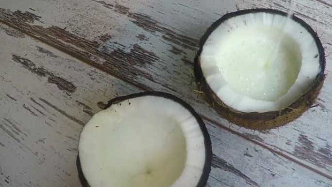 半椰子孤立在白色背景上。