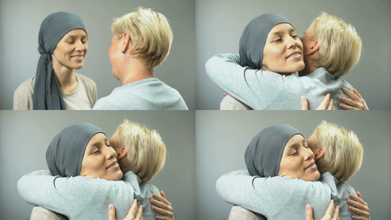 带着癌症微笑的女人拥抱她的女性朋友，希望治愈，支持