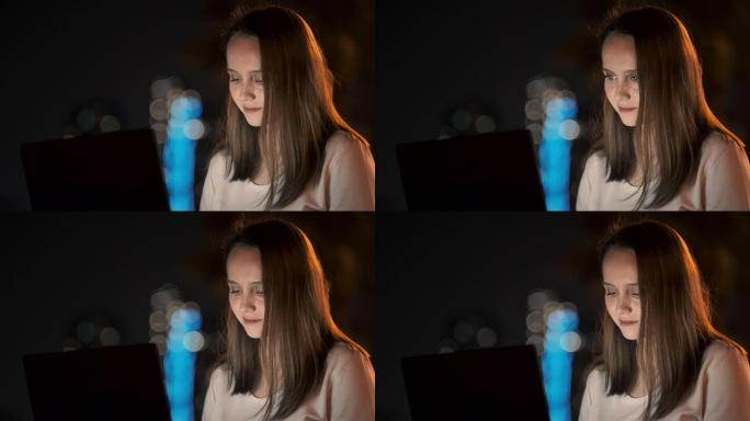 女开发者晚上坐在城市的公园里，看着笔记本电脑的屏幕写代码