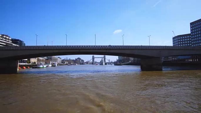 轮渡视点的塔桥欧美人文景观坐船视角河边建