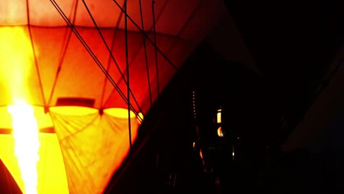 黑夜中的热气球