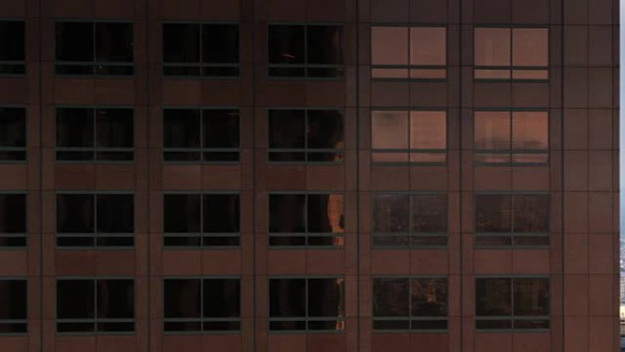 摩天大楼的两侧-无人机射击