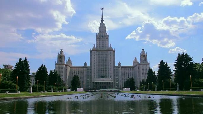莫斯科国立大学以罗蒙诺索夫命名。