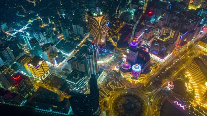 夜间在中国香港岛附近的澳门城市景观和摩天大楼的空中全景