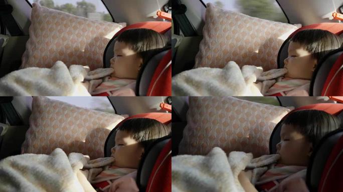 小女孩 (12-23坐骑) 坐在一个特殊的汽车座椅上