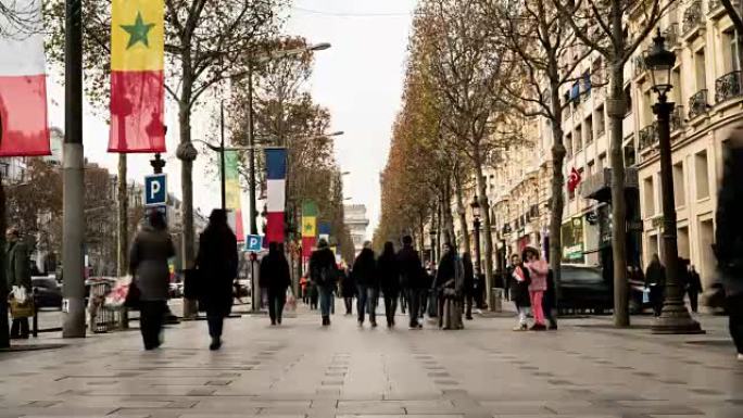 巴黎香榭丽舍大街上的人群，时间流逝。