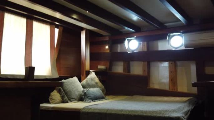 帆船船舱和床的细节照片