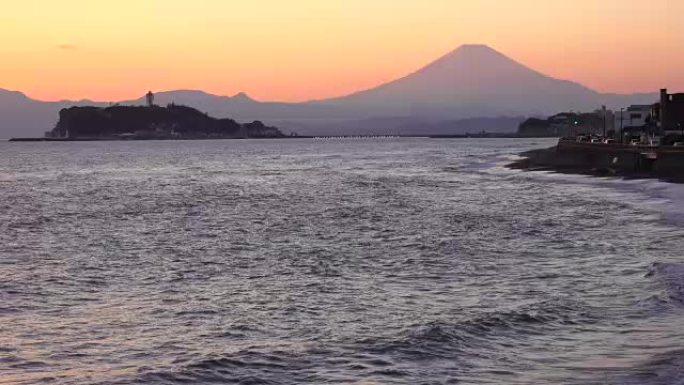 山。富士和江之岛在黄昏