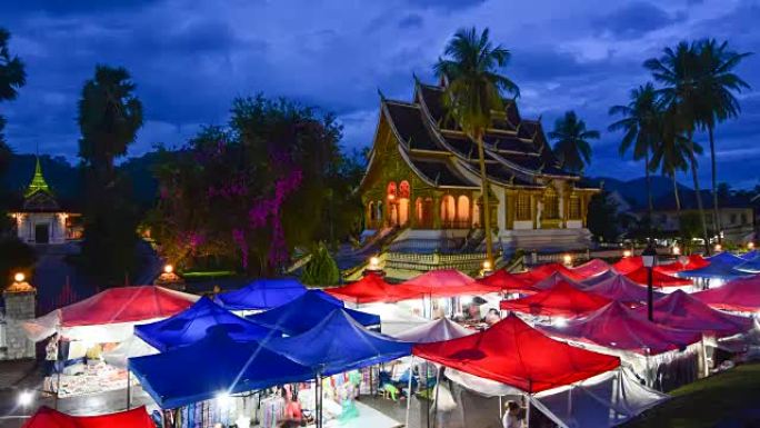 老挝琅勃拉邦佛教寺庙周围的夜市。