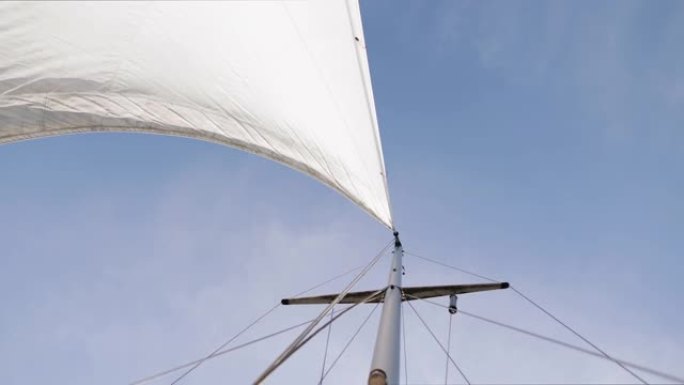 帆航行的帆船: 海上暑假