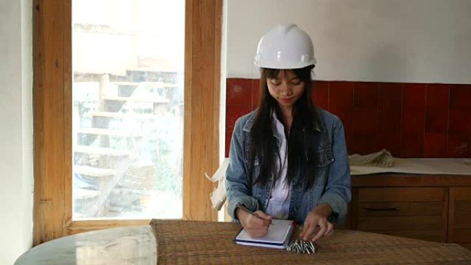 年轻亚洲女工程师