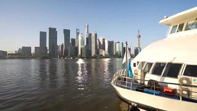 上海河边的现代建筑