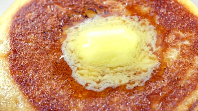 融化黄油的煎饼