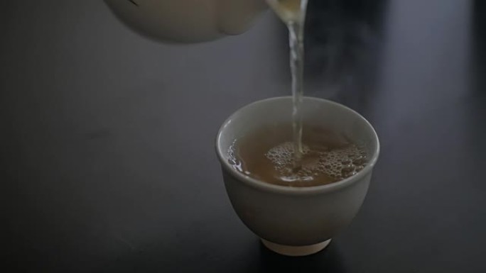 Pouring tea,慢动作