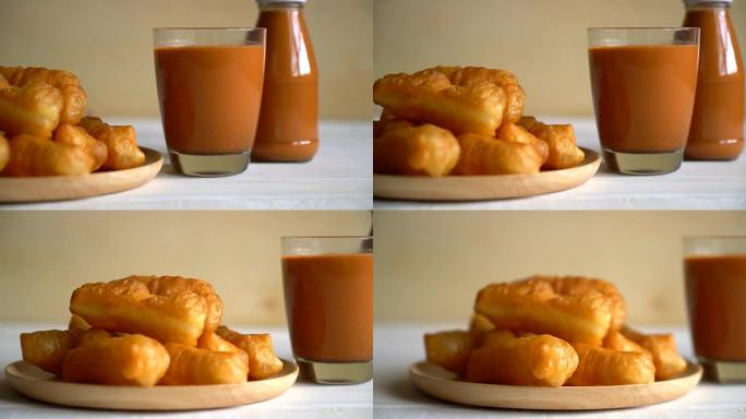 奶茶油炸油条