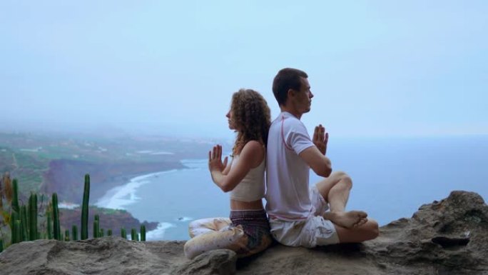两个男人和一个女人在大西洋岛上的山区健康生活的概念