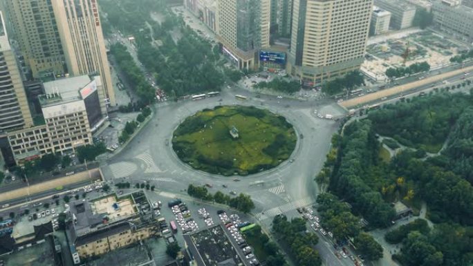 时光倒流，环形交叉路口的鸟瞰图