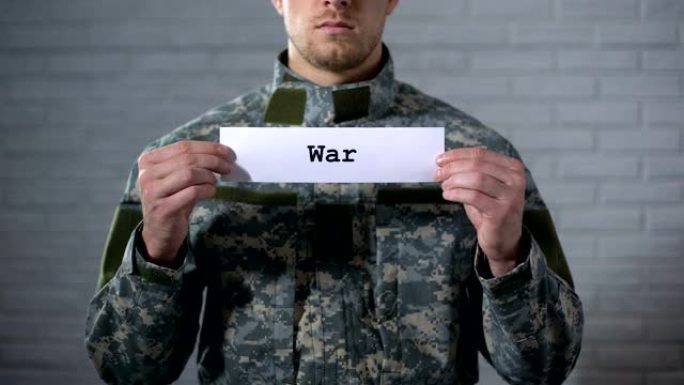 战争字写在男士兵手中，武装冲突，受害者