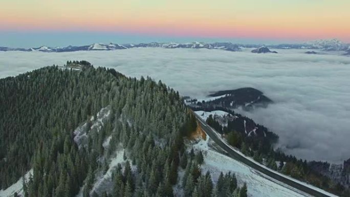 空中: 巴伐利亚罗斯菲尔德，冬季日出时