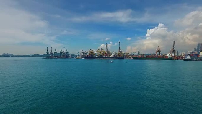 新加坡带集装箱船的工业港口鸟瞰图