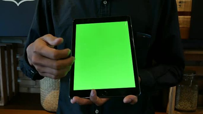 商人展示平板电脑绿屏